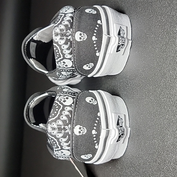 Vans Bandana Skull Classic Slip-On Shoes Women's  8.5 LAST ONE LEFT!!! - Picture 6 of 11